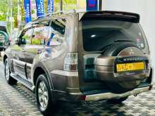 https://riyasewana.com/uploads/mitsubishi-montero-center-2010-88384112873.jpg