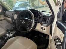 https://riyasewana.com/uploads/mitsubishi-montero-deisel-2013-311290212964.jpg
