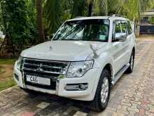 https://riyasewana.com/uploads/mitsubishi-montero-dhd-2015-220530512392.jpg
