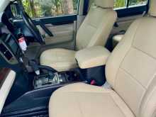 https://riyasewana.com/uploads/mitsubishi-montero-dhd-2015-220530512433.jpg