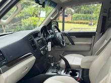 https://riyasewana.com/uploads/mitsubishi-montero-did-1715324924351.jpg