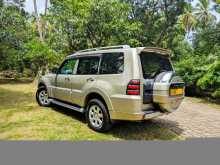 https://riyasewana.com/uploads/mitsubishi-montero-did-312204454622.jpg