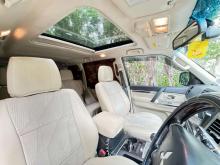 https://riyasewana.com/uploads/mitsubishi-montero-gls-181813026244.jpg