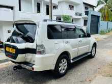 https://riyasewana.com/uploads/mitsubishi-montero-gls-2015-1914004012203.jpg