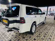 https://riyasewana.com/uploads/mitsubishi-montero-gls-2015-2219441112914.jpg