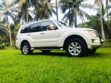 https://riyasewana.com/uploads/mitsubishi-montero-gls-2015-2520440412132.jpg