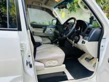 https://riyasewana.com/uploads/mitsubishi-montero-gls-2015-2921123012744.jpg
