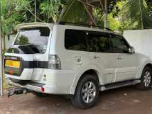 https://riyasewana.com/uploads/mitsubishi-montero-gls-2015-310092912712.jpg