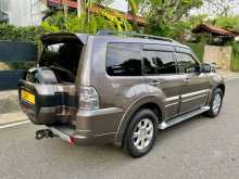 https://riyasewana.com/uploads/mitsubishi-montero-gls-2015-313555112592.jpg