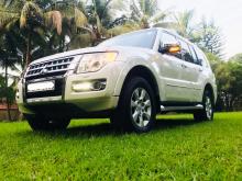 https://riyasewana.com/uploads/mitsubishi-montero-gls-2811361817135.jpg