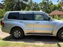 https://riyasewana.com/uploads/mitsubishi-montero-glx-16133054463.jpg