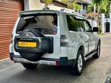 https://riyasewana.com/uploads/mitsubishi-montero-glx-2013-1623045712364.jpg