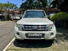 https://riyasewana.com/uploads/mitsubishi-montero-glx-2013-1921342612452.jpg