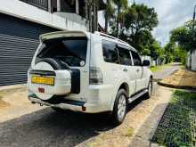 https://riyasewana.com/uploads/mitsubishi-montero-glx-2013-2415595712174.jpg