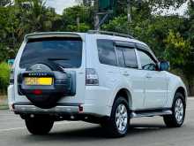 https://riyasewana.com/uploads/mitsubishi-montero-glx-2014-312200112303.jpg