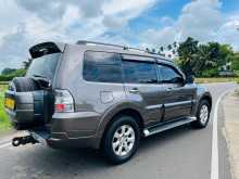 https://riyasewana.com/uploads/mitsubishi-montero-pajero-2012-223344412682.jpg