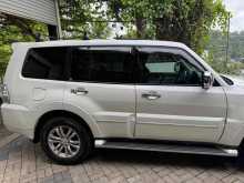 https://riyasewana.com/uploads/mitsubishi-montero-pajero-2720074322353.jpg