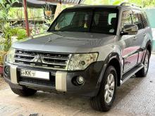 Mitsubishi Montero Center Spare Wheel 2010 SUV