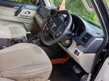 https://riyasewana.com/uploads/mitsubishi-montero-senter-2015-1314484113002.jpg