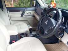 https://riyasewana.com/uploads/mitsubishi-montero-senter-2015-47314112583.jpg