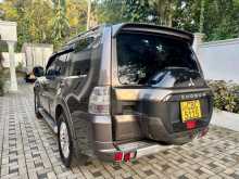 https://riyasewana.com/uploads/mitsubishi-montero-shogun-2013-151384412812.jpg
