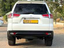 https://riyasewana.com/uploads/mitsubishi-montero-sport-17155655463.jpg