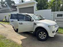 https://riyasewana.com/uploads/mitsubishi-montero-sport-1720042022172.jpg