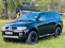 https://riyasewana.com/uploads/mitsubishi-montero-sport-2011-720174312422.jpg