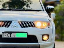 https://riyasewana.com/uploads/mitsubishi-montero-sport-2012-206193312911.jpg