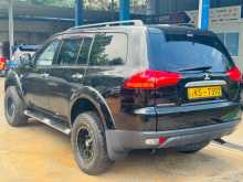 https://riyasewana.com/uploads/mitsubishi-montero-sport-2012-2719285612132.jpg