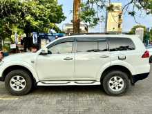 https://riyasewana.com/uploads/mitsubishi-montero-sport-2012-29444012952.jpg