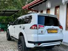 https://riyasewana.com/uploads/mitsubishi-montero-sport-21222625383.jpg