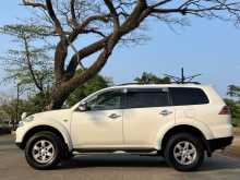 https://riyasewana.com/uploads/mitsubishi-montero-sport-23120110732.jpg