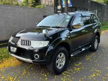 https://riyasewana.com/uploads/mitsubishi-montero-sport-77325422042.jpg