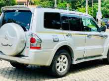 https://riyasewana.com/uploads/mitsubishi-montero-v6-101343504082.jpg