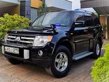 https://riyasewana.com/uploads/mitsubishi-montero-v6-1574319391.jpg