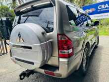 https://riyasewana.com/uploads/mitsubishi-montero-v6-1711591122352.jpg