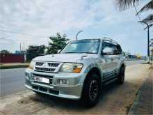 Mitsubishi Montero V6 2000 SUV