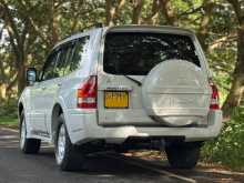 https://riyasewana.com/uploads/mitsubishi-montero-v6-2003-1013443312543.jpg
