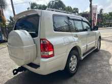 https://riyasewana.com/uploads/mitsubishi-montero-v6-2003-207232812823.jpg