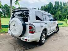 https://riyasewana.com/uploads/mitsubishi-montero-v6-2005-119003912014.jpg