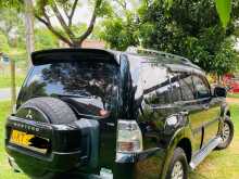 https://riyasewana.com/uploads/mitsubishi-montero-v6-2012-611195212492.jpg
