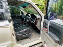 https://riyasewana.com/uploads/mitsubishi-montero-v6-2013054117215.jpg
