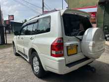 https://riyasewana.com/uploads/mitsubishi-montero-v6-22175534835.jpg