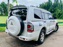 https://riyasewana.com/uploads/mitsubishi-montero-v75-2005-2812042512043.jpg
