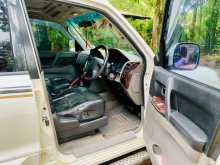 https://riyasewana.com/uploads/mitsubishi-montero-v75-2005-2812042512784.jpg
