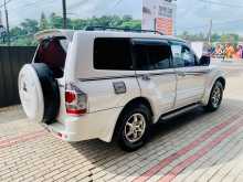 https://riyasewana.com/uploads/mitsubishi-montero-v75-2005-411222312543.jpg
