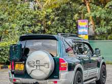https://riyasewana.com/uploads/mitsubishi-montero-v76-2000-713053112653.jpg