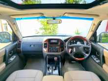 https://riyasewana.com/uploads/mitsubishi-montero-v77w-2004-218502212844.jpg