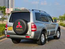 https://riyasewana.com/uploads/mitsubishi-montero-v78-2003-2223215812092.jpg